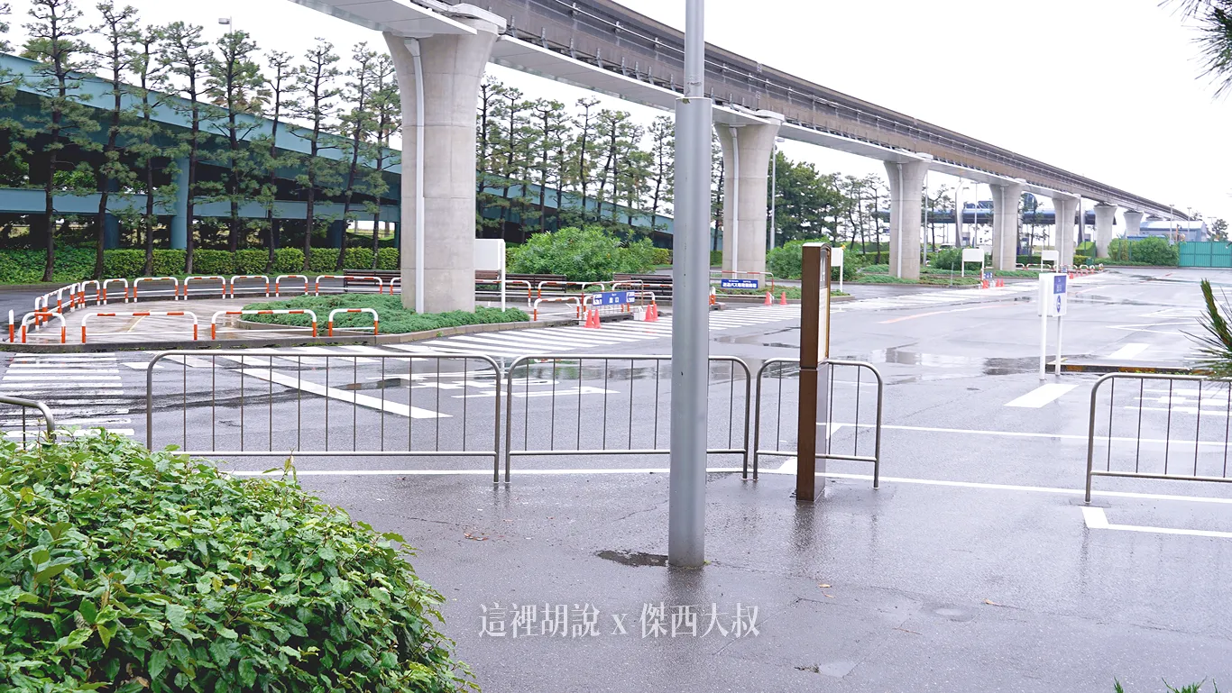 請參考GPS位置(GPS實際位置)跨越斑馬線到位於單軌下方的候車區