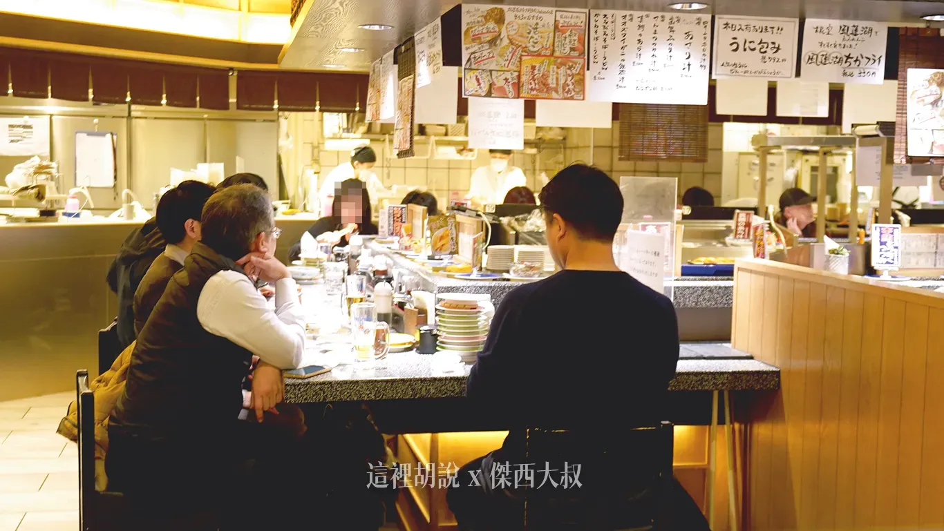 檯面上寫滿了今天的特別魚料素材