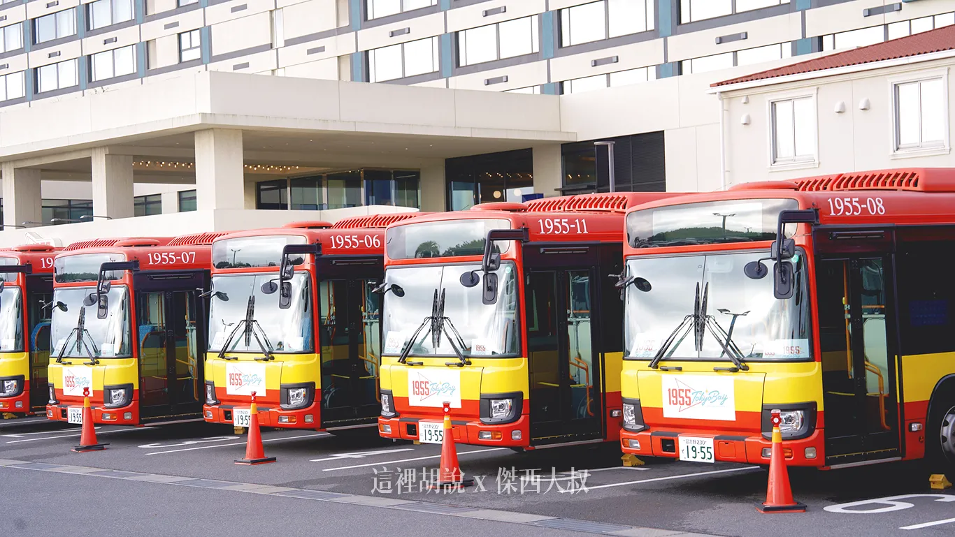 1955自己養了一個非常龐大的交通車隊提供接駁服務
