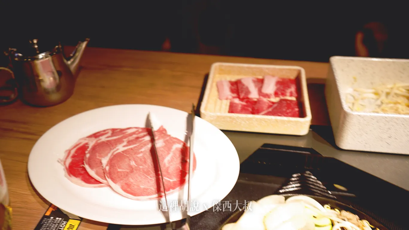 牛肉則是冷凍切片