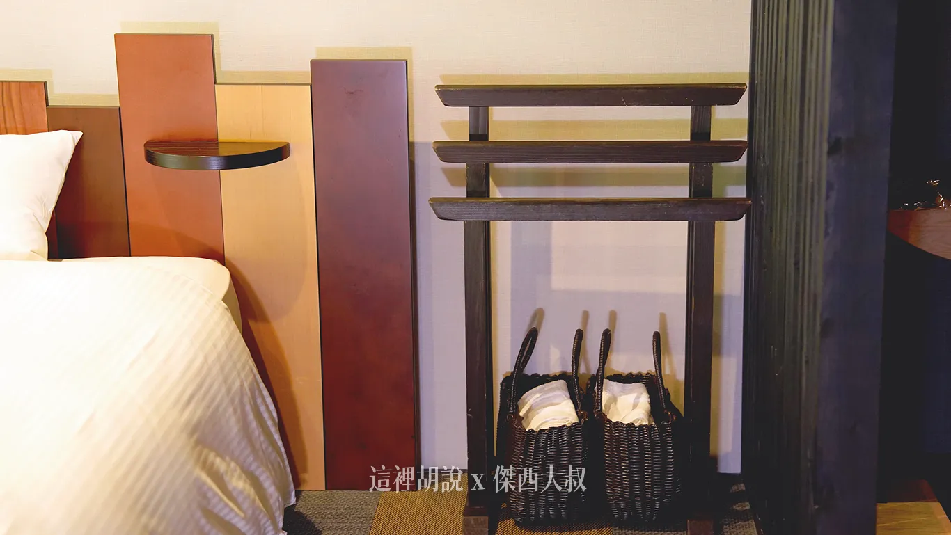 因為有溫泉,溫泉內使用的毛巾要從房間帶著,所以也有提供提籃