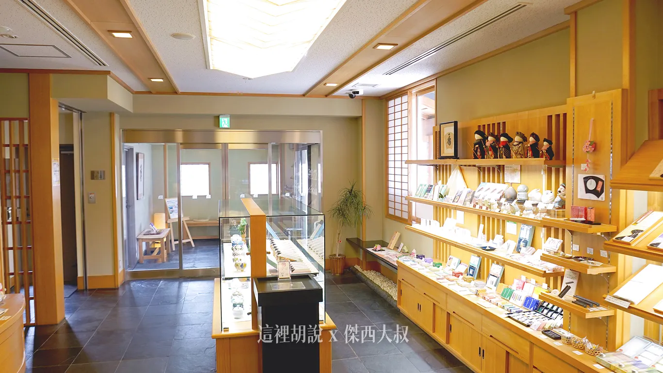 店內有蠻大的面積是擺放香器