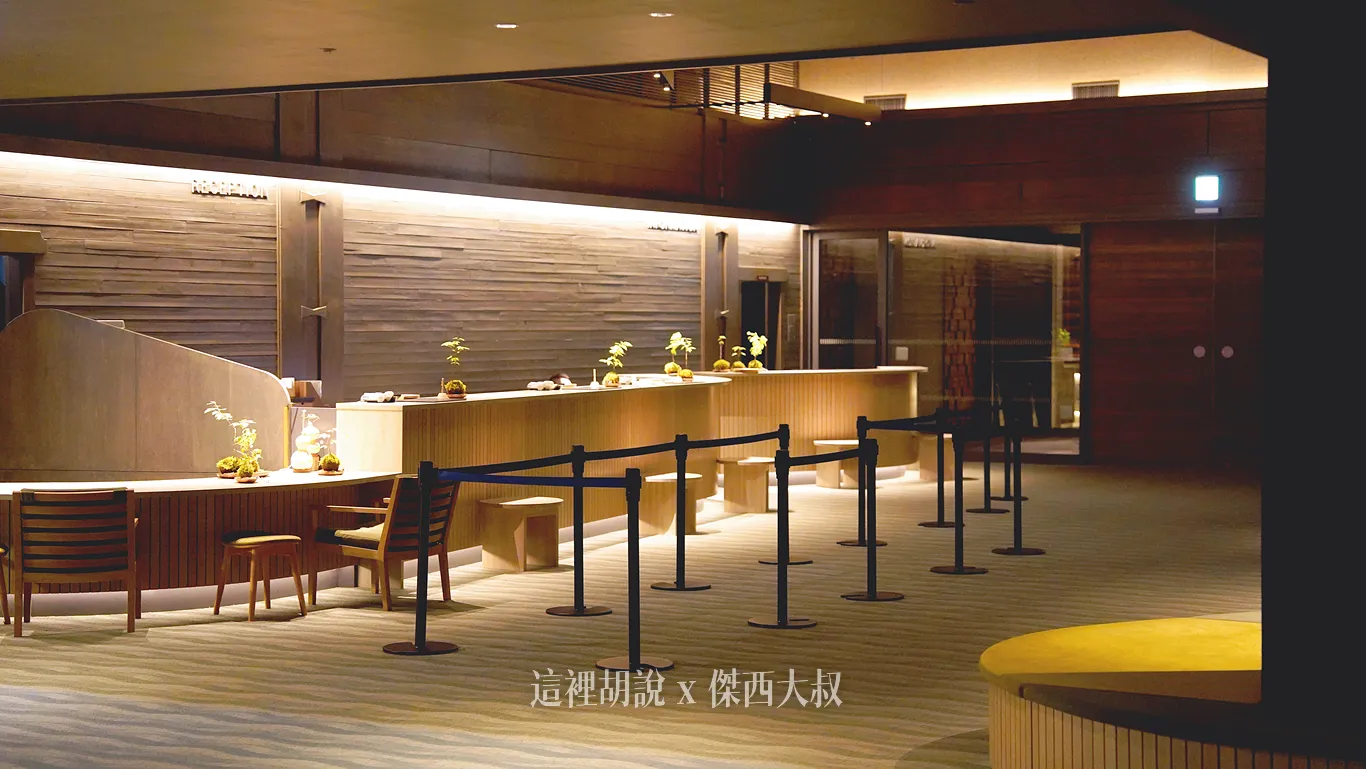 接待桌上放著苔蘚的擺設『苔玉』