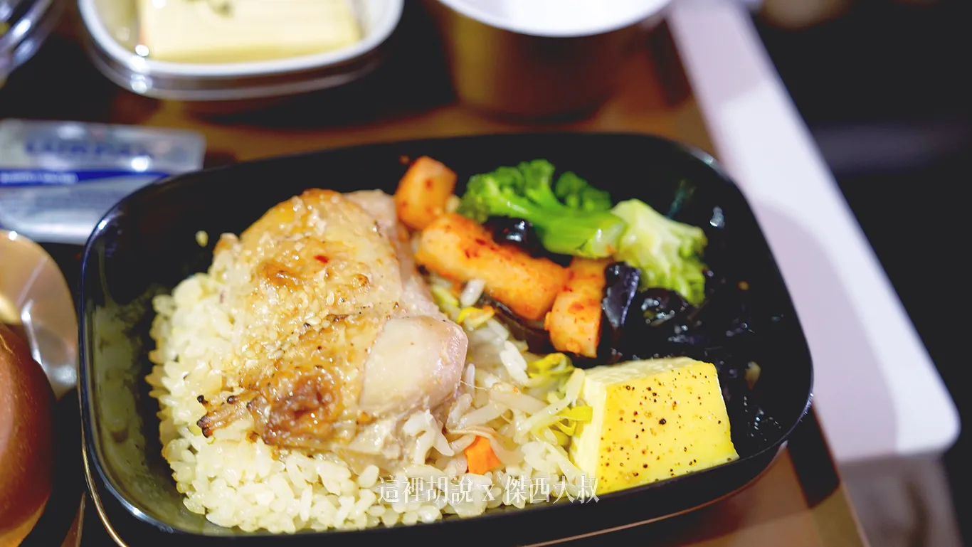 傑西選擇的是胡同醬燒雞腿排佐五目飯