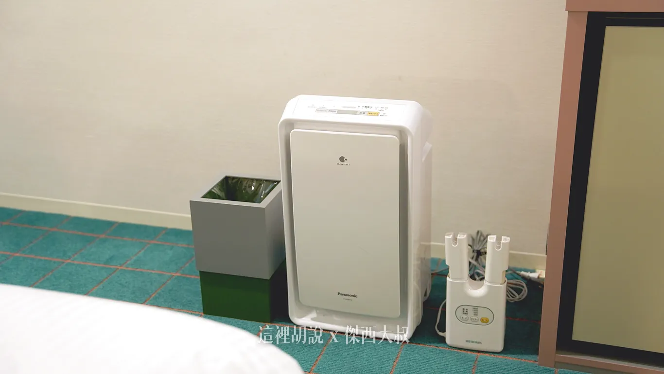 一旁還有烘鞋機(結果隔天馬上派上用場)跟空氣清淨機