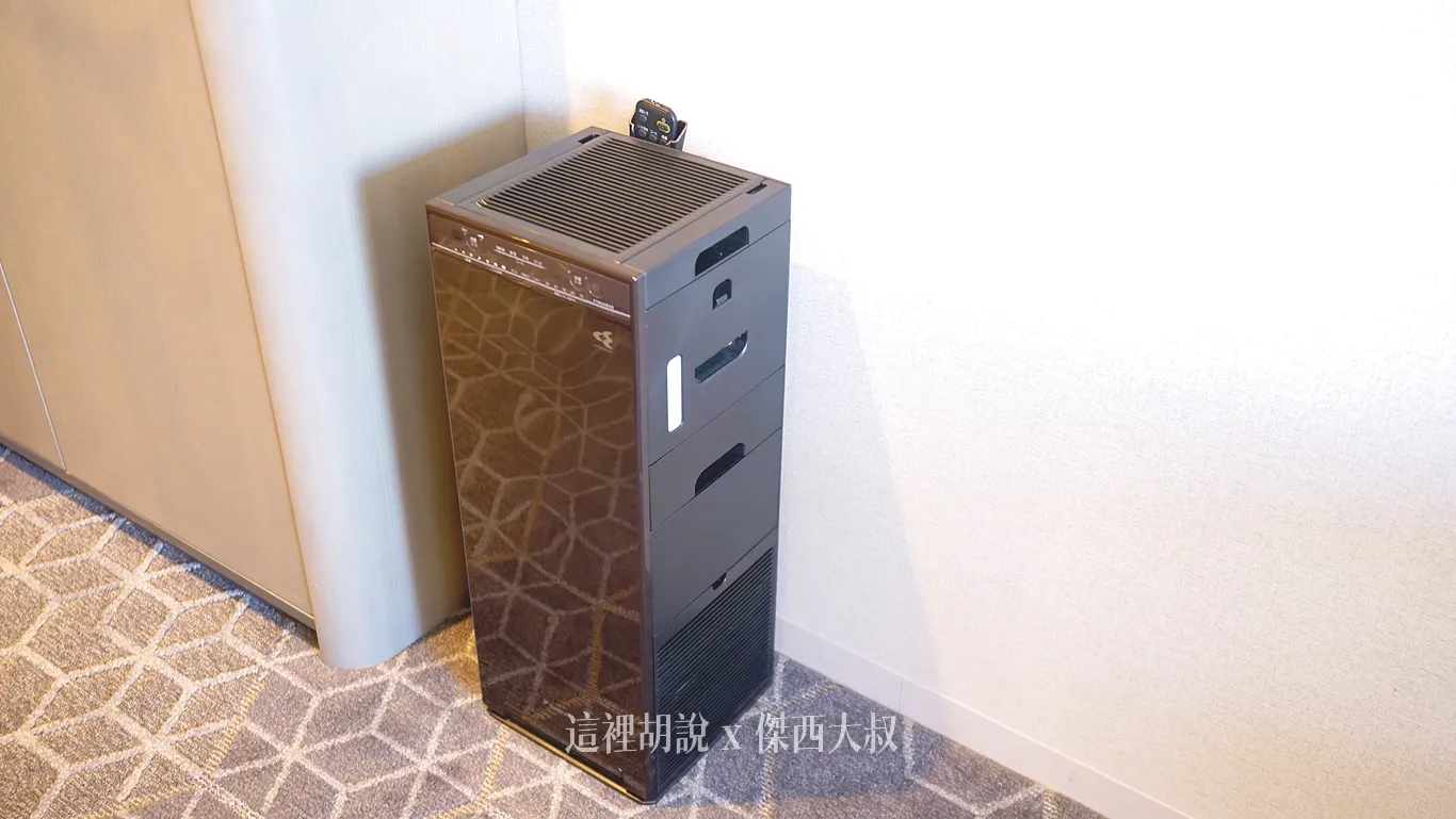 連空氣清淨機也使用這種特殊造型的版本配合裝潢
