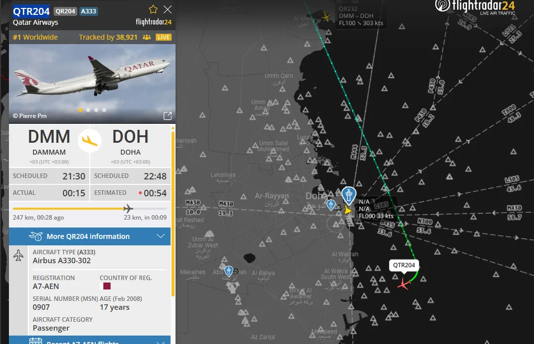 空域開放後的第一台飛機 QR204 降落在卡達杜哈機場