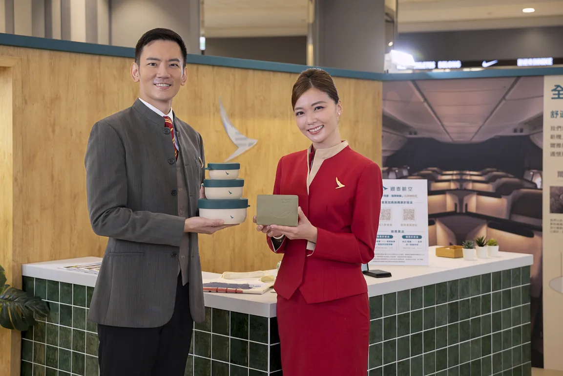 國泰航空於7月1日至14日於Mitsui Shopping Park LaLaport南港打造沉浸式飛行體驗,完成所有關卡即可獲得國泰航空品牌旅行好禮。(照片/國泰航空)
