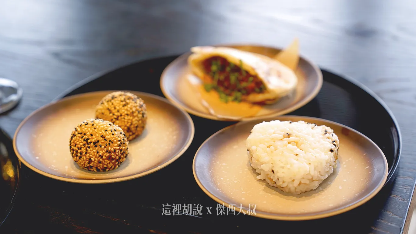 另外還有芝麻球、跟叉燒飯團
