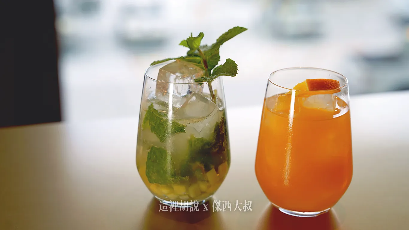 國泰還有另外兩個經典無酒精的調酒比較容易被忽略一個是左邊的Ginger Forest 喜歡摩奇多的朋友應該都會蠻喜歡這樣的氣泡口感右邊是Orange Dream 以橘子為底的風味,喝起來也很清爽,兩個都可以點看看