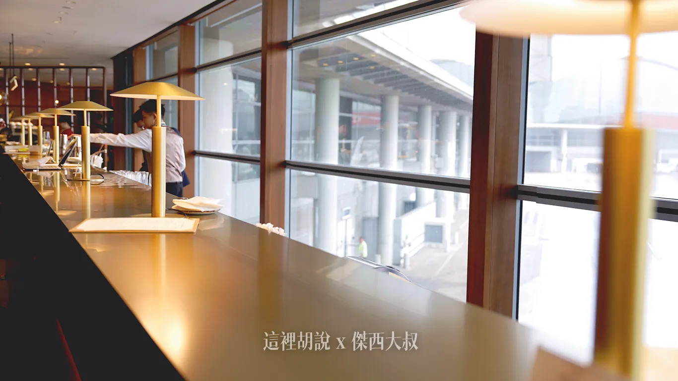 發現蠻多外國朋友非常喜歡這樣的空間,一來貴賓室就往這邊跑