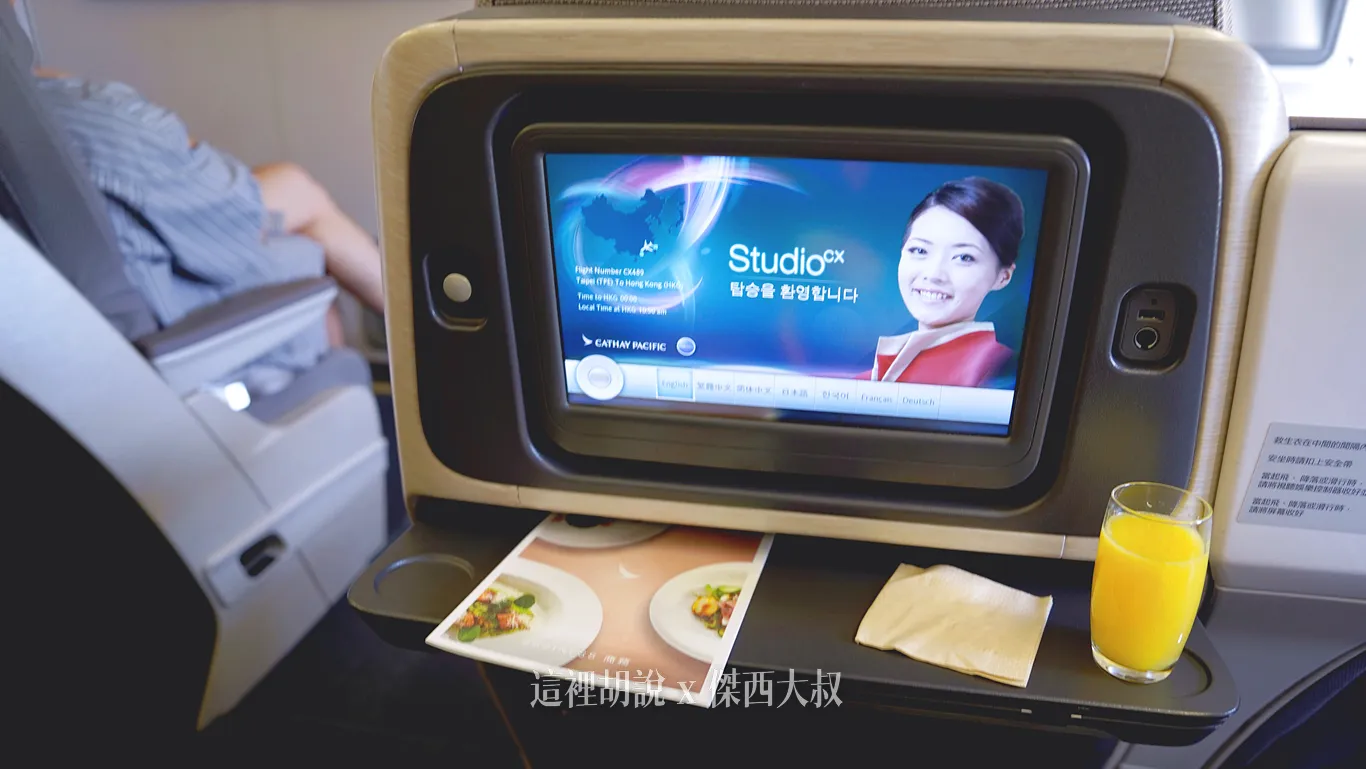 配色部分則不是國泰自己的綠色(航機來自港龍航空)