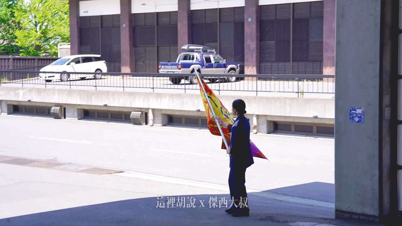 都會送客到車輛看不見